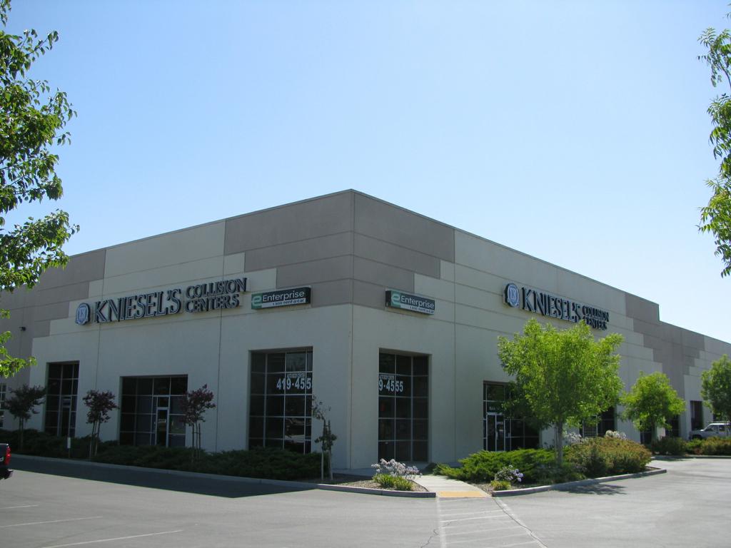Kniesel's Collision Center of Natomas (Auto Body) Sacramento CA 95834